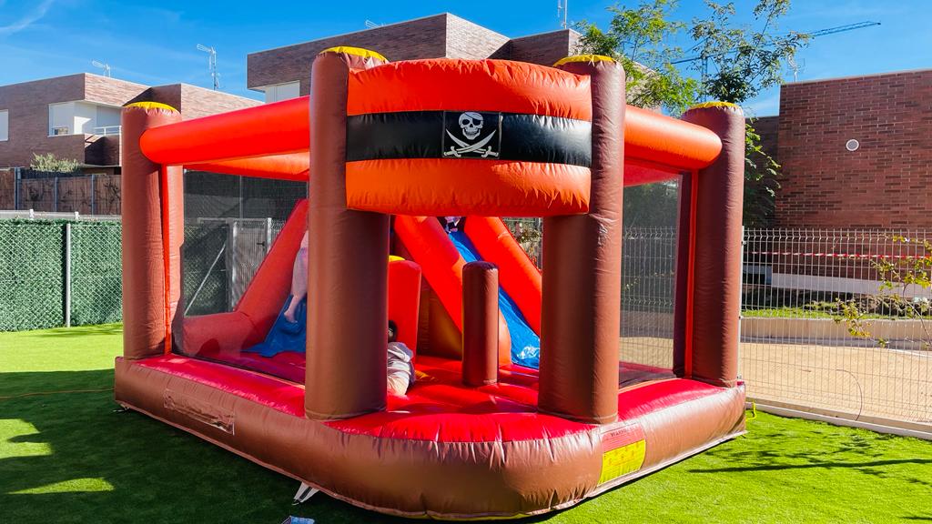 Castillo Hinchable Piratas Mediano — alquiler en Coslada