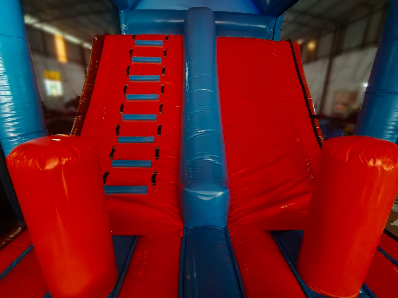 Rampa de escalada del combo hinchable Dragon Ball – Castillos Hinchables Madrid