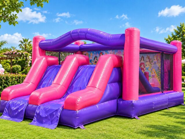 Castillo hinchable Princesas y Unicornios rosa y morado con doble tobogán y lona de princesas en un jardín – Castillos Hinchables Madrid